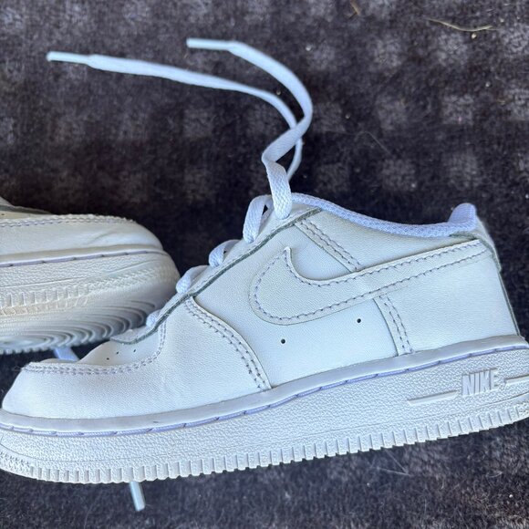Nike AirForce 1s Childrens 10c - Picture 3 of 9